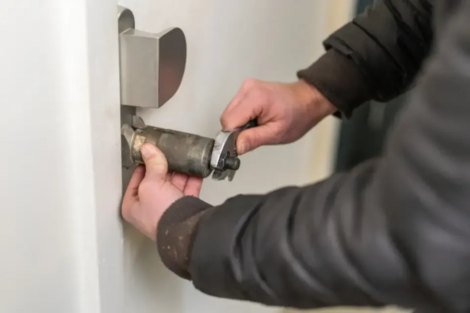 slotenmaker den haag deur openen gereedschap